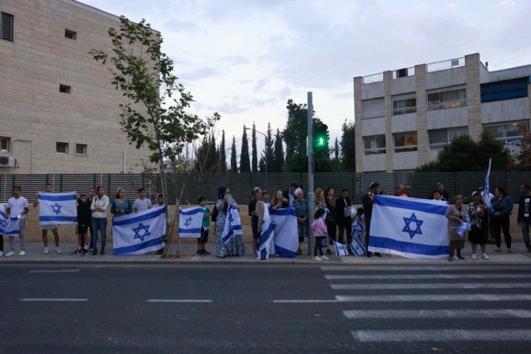 He was a real warrior. In memory of Yossi Hershkovitz, an outstanding principal and Sergeant Major