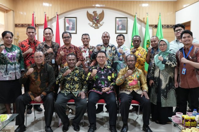 Director General of Bimas, Kristen Kemenag Ri, conducts monitoring and evaluation of the 10.10 programme in Jayapura.