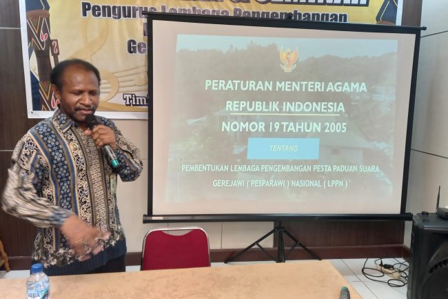 KAKANWIL MINISTRY OF RELIGIOUS AFFAIRS PAPUA CONVEY MATERIAL MINISTER OF RELIGIOUS AFFAIRS REGULATION (PMA) NUMBER 19 OF 2005 ON LPPN AT THE SEMINAR LPPD MIMIKA REGENCY
