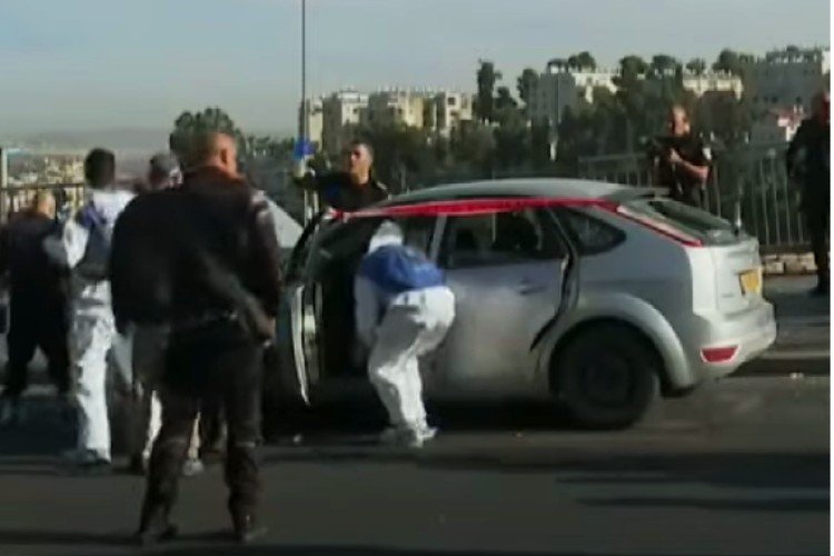 TERROR ATTACK AT HAMAS BUS STOP: THREE KILLED, SIX WOUNDED