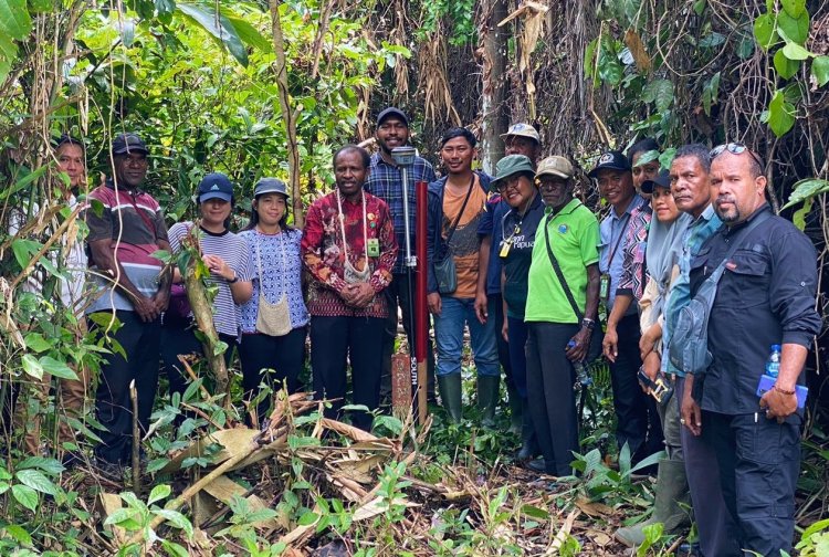 Kakanwil conducts Monev and evaluation of the feasibility study of SMAK Penegerian YPK Ebenhaezer Senggi in Keerom Regency.