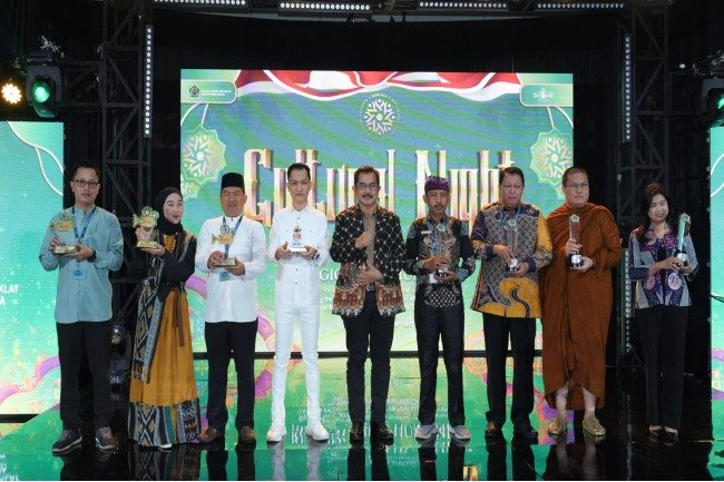 KEMENTERIAN AGAMA ANUGERAHKAN MODERASI BERAGAMA AWARD 2023 DI BANDUNG