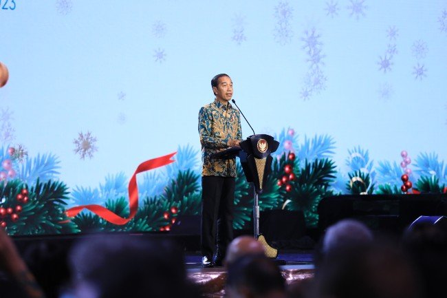 PRESIDENT JOKOWI INVITES EVERYONE TO MAINTAIN THE COUNTRY'S DIVERSITY DURING THE NATIONAL CHRISTMAS CELEBRATION.