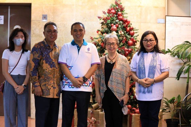 THE DIRECTORATE GENERAL OF CHRISTIAN COMMUNITY GUIDANCE OF THE MINISTRY OF RELIGIOUS AFFAIRS HELD A SOCIAL SERVICE EVENT AT ISA ALMASIH CHURCH IN JAKARTA.