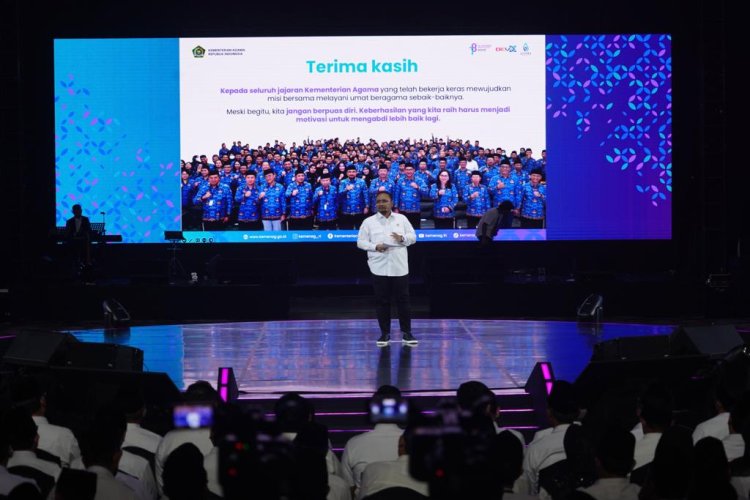 "KAMI INGIN MEMFASILITASI ANAK MUDA UNTUK LEBIH DEKAT DENGAN AGAMA," KATA YAQUT CHOLIL QOUMAS.