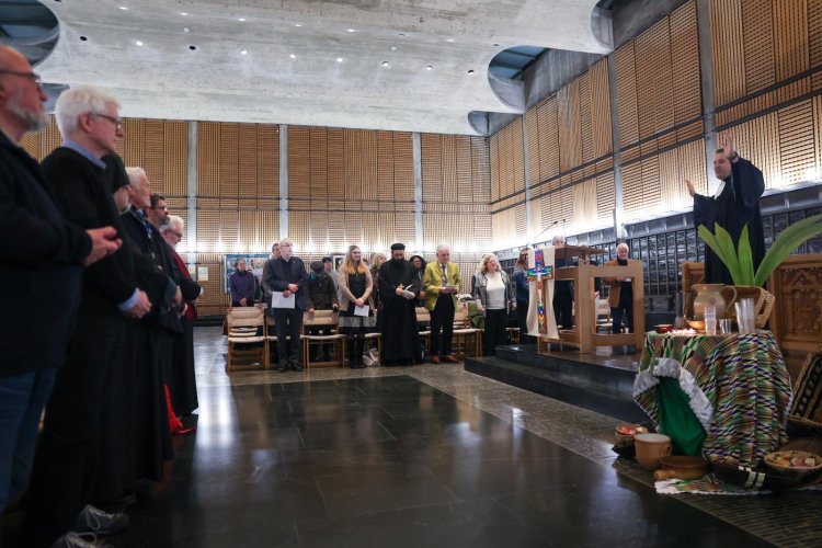 IN THE ECUMENICAL CHAPEL, GENEVA CHURCHES GATHERED FOR THE WEEK OF PRAYER FOR CHRISTIAN UNITY.