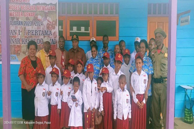 YAYASAN PNG MEMBANTU ANAK BERKEBUTUHAN KHUSUS DI DOGIYAI BELAJAR