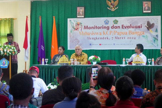 MONITORING AND EVALUATION OF THE PAPUA MINISTRY OF RELIGION ON PAPUAN STUDENTS AT IAKN TORAJA