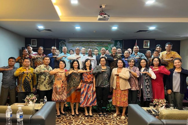 Rev. Dr. AMSAL YOWEI, SE, M.Pd.K. CONVEY THE MATERIAL CONCEPT OF RELIGIOUS MODERATION IN BATAM