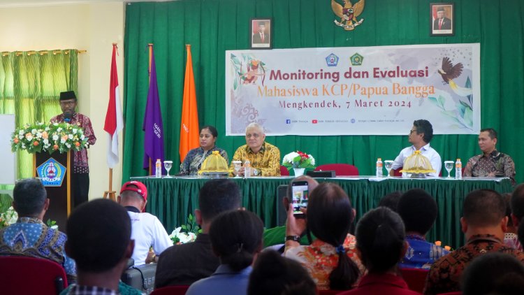 MONITORING AND EVALUATION OF THE PAPUA MINISTRY OF RELIGION ON PAPUAN STUDENTS AT IAKN TORAJA