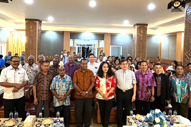 TO REVIEW PREPARATIONS FOR THE 14TH NATIONAL CHURCH CHOIR FESTIVAL IN 2025, THE SECRETARY OF THE DIRECTORATE GENERAL OF CHRISTIAN COMMUNITY GUIDANCE AND THE DIRECTOR OF CHRISTIAN RELIGIOUS AFFAIRS VISITED MANOKWARI