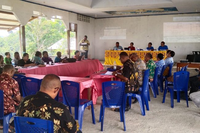 OPENING OF THE SECOND QUARTER EVALUATION MEETING OF GKI PORT NUMBAY CLASSIS BY CLASSIS CHAIRMAN REV. ANDRIE W. TJOE, M.TH