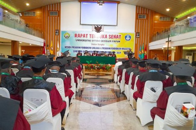 OTTOW GEISSLER PAPUA UNIVERSITY (UOGP) GRADUATES 142 UNDERGRADUATES AND POSTGRADUATES AT HORISON HOTEL KOTARAJA