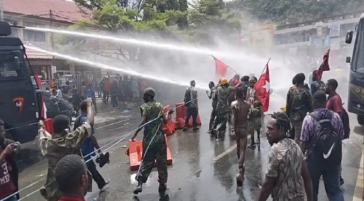 REJECTION OF TRANSMIGRATION TO PAPUA: A HUMAN RIGHTS PERSPECTIVE