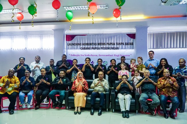 GOVERNOR OF PAPUA MOUNTAINS PROVINCE INAUGURATES THE MEDICAL COMMUNITY BRANCH OF PAPUA MOUNTAINS PROVINCE