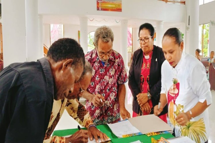 SIGNING OF THE STATEMENT LETTER BY 14 CLANS OF NAU ISLAND AS A GKI ISLAND