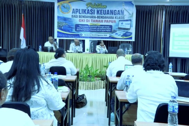 GKI SYNOD IN TANAH PAPUA TRAINS CLASSIS TREASURERS TO USE DIGITAL FINANCIAL APPLICATION